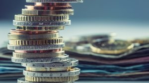 Μείωση εισφορών για ελεύθερους επαγγελματίες εξετάζει η κυβέρνηση