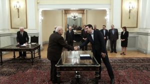 Ορκίστηκε Πρωθυπουργός ο Αλέξης Τσίπρας. Αύριο η νέα κυβέρνηση