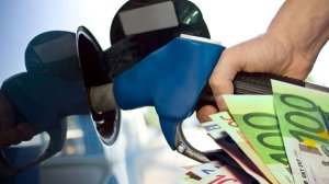 Έρχεται χαράτσι στο πετρέλαιο κίνησης