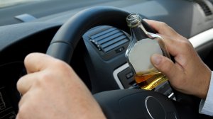 Παράσυρση μεθυσμένης πεζής, εκτός διαβάσεως, από μεθυσμένο οδηγό. Τι προβλέπει ο νόμος;