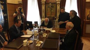 ΠΕΦ και Ιερά Αρχιεπισκοπή Αθηνών ανανέωσαν το σύμφωνο συνεργασίας τους για τη δωρεάν διάθεση φαρμάκων!