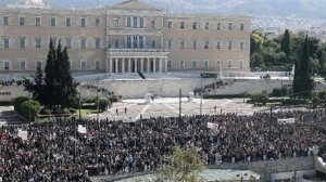 Νεκρός διαδηλωτής από ανακοπή καρδιάς