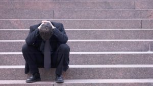 Ο ασφαλιστής δεν εορτάζει ούτε δέχεται επισκέψεις… δυστυχώς!