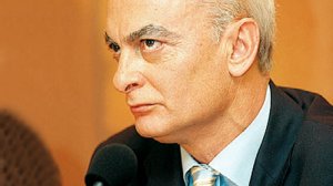 Πέθανε ο δημοσιογράφος Τριαντάφυλλος Δραβαλιάρης
