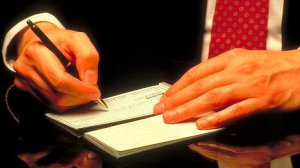 Με επιταγή η εξόφληση τιμολογίων 3.000 ευρώ και άνω