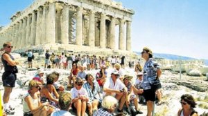Γιατρός στην Ακρόπολη για τους επισκέπτες