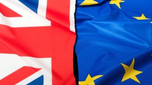 Υπέρ του Brexit ψήφισαν οι Βρετανοί. Κατρακυλάει η λίρα