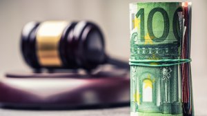 Δικαστική απόφαση σταθμός για πρώην ασφαλιστική πράκτορα με 12 δάνεια!