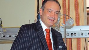 Ο καθηγητής Αυξέντιος Καλαγκός θα προσφέρει αφιλοκερδώς τις υπηρεσίες του στο Παίδων «Η ΑΓΙΑ ΣΟΦΙΑ»