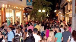 Λευκή νύχτα αύριο στην Αττική με λειτουργία των καταστημάτων μέχρι τις 23:00
