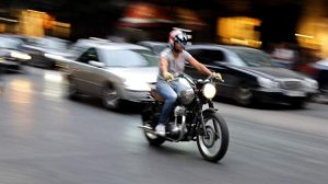 Άρειος Πάγος: Τα μηχανάκια που κάνουν «σφήνες» στις λωρίδες είναι υπεύθυνα για ατυχήματα!