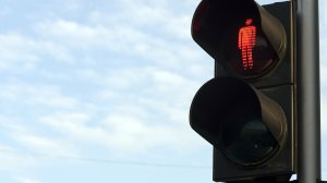 Παράσυρση πεζού που παραβίασε φανάρι: Πώς αποζημιώνεται;