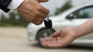 Υπερχρέωση τουρίστα για βλάβες σε ενοικιασμένο όχημα. Δεν είχε προβλεφθεί ασφαλιστική κάλυψη!