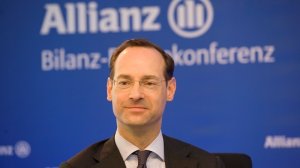 Oliver Bate-Allianz: Θα πνιγούμε αν δεν προσέξουμε