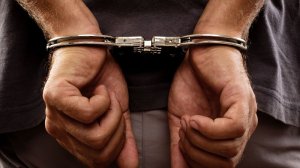 Πατέρας και κόρη λάμβαναν παράνομα σύνταξη από το 2007. Το χρηματικό ποσό υπερβαίνει τις 100.000