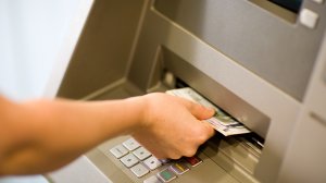 Συνήγορος του Καταναλωτή: Οι πολίτες να δηλώσουν το λογαριασμό για το ακατάσχετο
