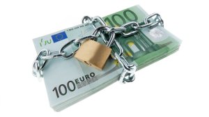 Τι ισχύει για τις κατασχέσεις λογαριασμών για οφειλές σε δημόσιο και τράπεζες;