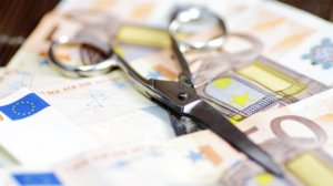 Τι ισχύει για τα ειδικά ταμεία με το νέο ασφαλιστικό - 8 μειώσεις στις συντάξεις μέσα σε 7 μήνες!