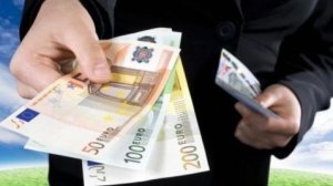 Oι ωραίοι έχουν …χρέη 　　