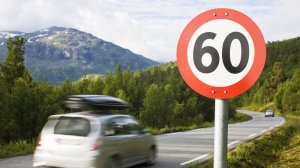 Πότε επιβάλλεται να μειώνει ταχύτητα ένας οδηγός;