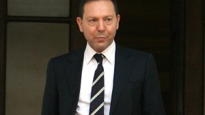 Ο Γιάννης Στουρνάρας στη Ξενοφώντος 10 για πρώτη φορά!