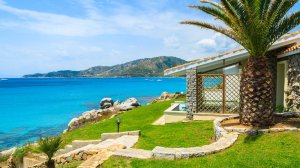 Βρετανοί μεσίτες: Ασφαλίζουν εξοχικά σε πάνω από 40 χώρες!