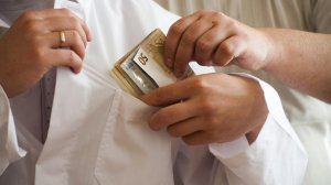 Επίορκοι γιατροί επιστρέφουν στο ΕΣΥ