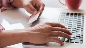 Υπηρεσίες πληρωμών: Οι καταναλωτές θα επωφεληθούν από ασφαλέστερες και πιο καινοτόμες ηλεκτρονικές πληρωμές