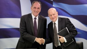 Αναλαμβάνει η νέα κυβέρνηση. Στο Υπουργείο Οικονομίας η πρώτη παραλαβή-παράδοση