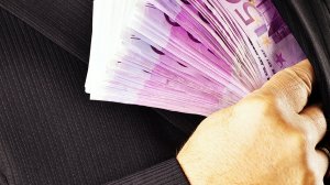 Τι bonus εισέπραξαν οι πρακτορομεσίτες από τη μεταφορά στην ΕΘΝΙΚΗ ‘στόλου αυτοκινήτων’;