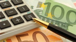 Στη Βουλή η ρύθμιση για τις ληξιπρόθεσμες οφειλές. Τι προβλέπει