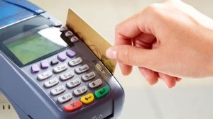 ΕΤΕ: Οι ηλεκτρονικές πληρωμές συρρικνώνουν την παραοικονομία, περιορίζοντας την ύφεση