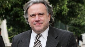 Bόμβα στο Δημόσιο! Καταργείται η 35ετία. Αναλυτικοί πίνακες με τα νέα όρια συνταξιοδότησης