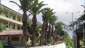 Σοκ στη Κρήτη - 11χρονο παιδί βρέθηκε μαχαιρωμένο σε πάρκινγκ ξενοδοχείου