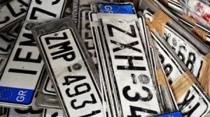 Πάνω από 120.000 καταθέτουν τις πινακίδες αυτοκινήτων. Λιγότερα ασφαλιστήρια συμβόλαια το 2015