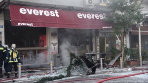 Μία νεκρή από έκρηξη στα Everest στην πλατεία Βικτωρίας. Εξι οι τραυματίες!