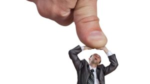Παραμένουν άνεργοι εκατοντάδες υποψήφιοι ασφαλιστικοί σύμβουλοι με ευθύνη της Τράπεζας της Ελλάδος