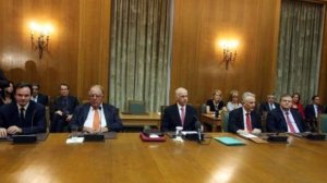 Εν αναμονή της ανακοίνωσης του ανασχηματισμού