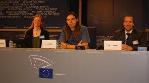 Κρίτων Αρσένης: Επικίνδυνα για τα Δελφίνια τα Δελφινάρια