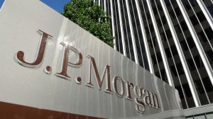 Κάλπες και νίκη ΣΥΡΙΖΑ βλέπει η JP Morgan