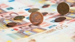 Δεν θα κατάσχονται μισθοί-συντάξεις έως 1.500 ευρώ