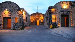 Η ΑΧΑ ασφαλίζει Έργα Τέχνης στη Σαντορίνη