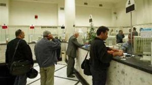 Στα γκισέ των τραπεζών οι φόροι 