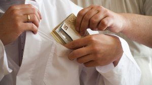 Συλλήψεις για δωροληψία σε νοσοκομείο της Αττικής!