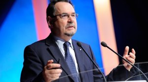 Ο Eric Chaney, επικεφαλής οικονομικών στην ΑΧΑ περιμένει λύση από την ΕΚΤ