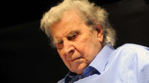 Μίκης Θεοδωράκης: Ο Πάπας, οι θηρευτές και τα θηράματα