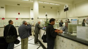 Με προμήθεια η πληρωμή του φόρου στα γκισέ των τραπεζών!