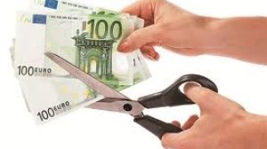200.000 ειδικά μισθολόγια στο στόχαστρο της κυβέρνησης