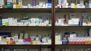 Υγειονομική βόμβα η ανεξέλεγκτη χορήγηση φαρμάκων χωρίς ιατρική συνταγή
