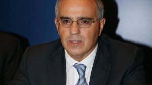 Ο Νικόλαος Καραμούζης εξηγεί πώς μπορεί να πραγματοποιηθεί η άρση των capital controls